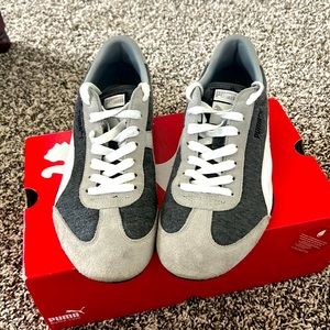 Men’s 2 toned gray puma size 10.5